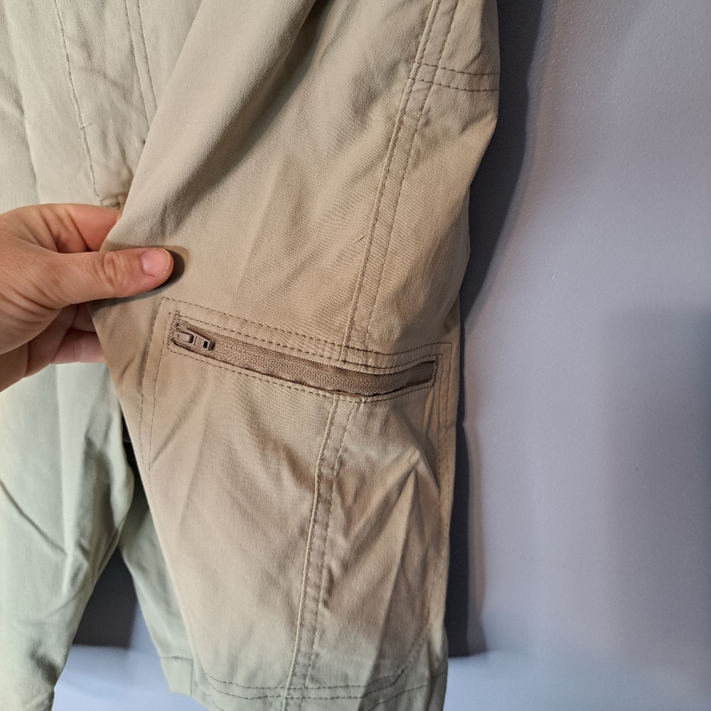 Wrangler cargo shorts. Size 46 - Picture 2 of 4